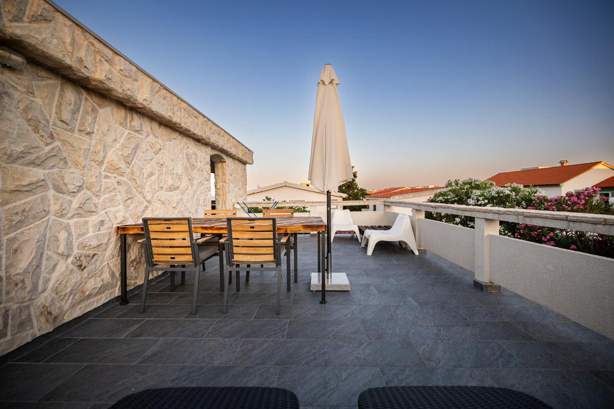 Cool Sunny Apartments Vir Exterior foto